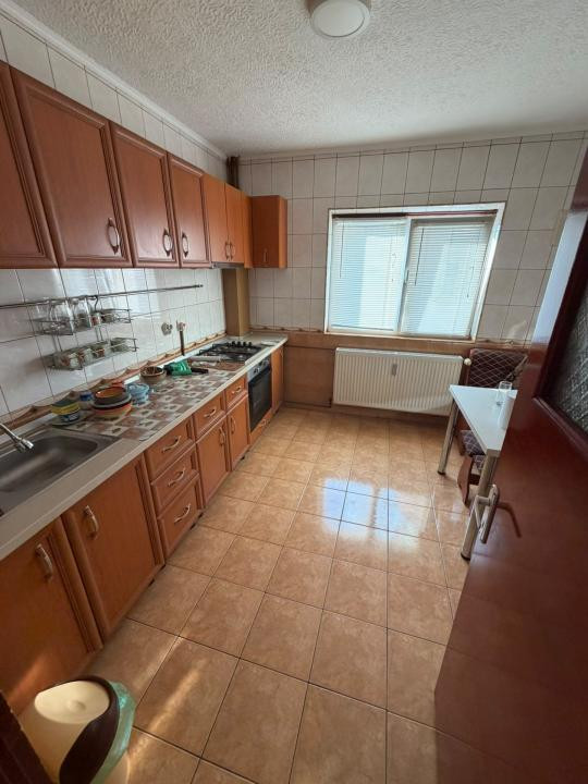 Vanzare apartament 3 camere zona 13 septembrie