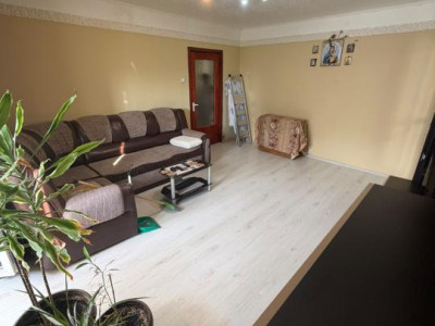 Vanzare apartament 3 camere zona 13 septembrie
