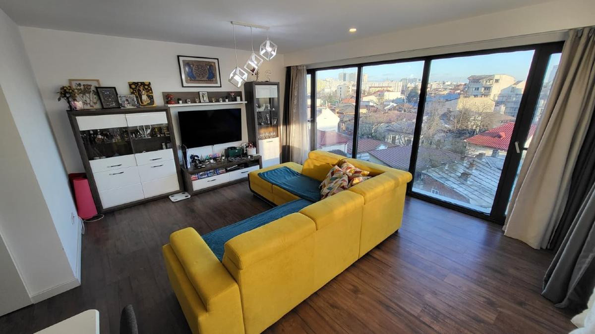 Vanzare apartament 3 camere zona Banu Manta