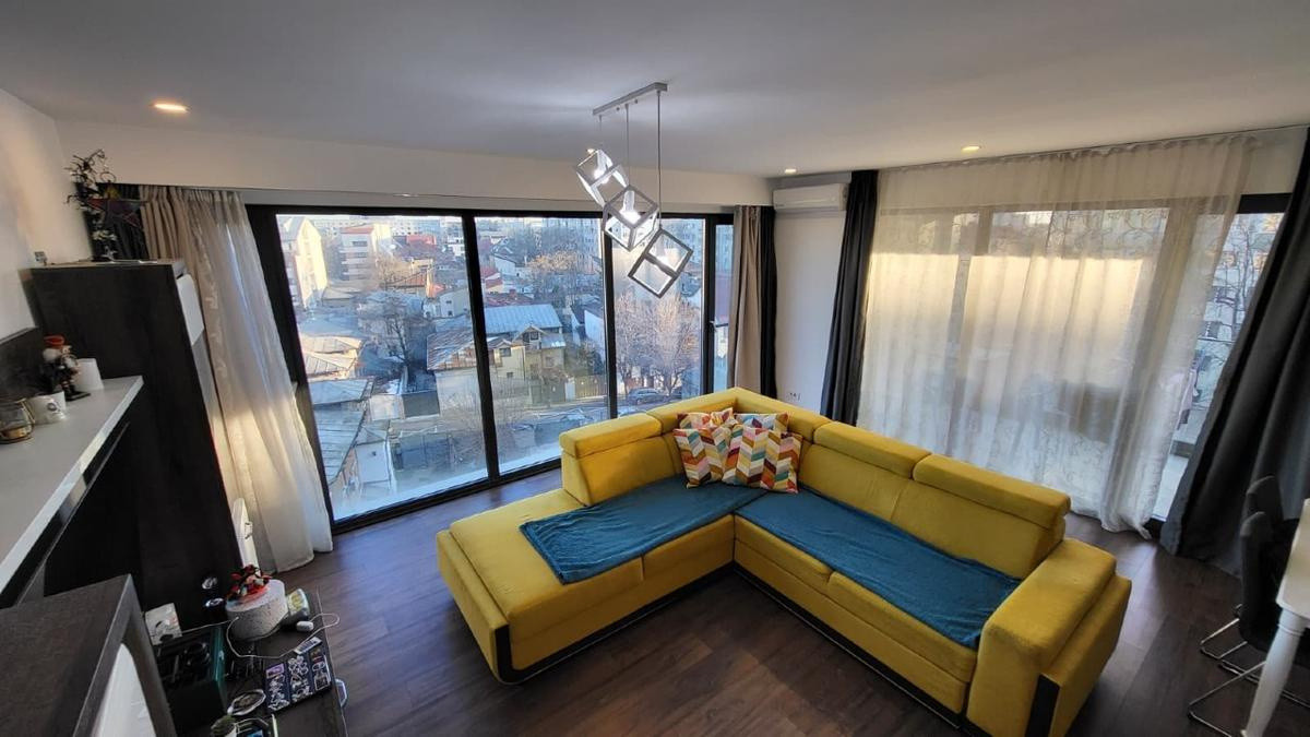 Vanzare apartament 3 camere zona Banu Manta