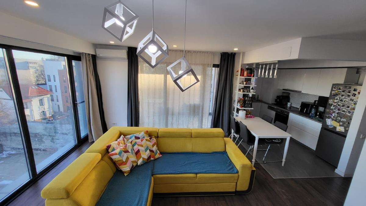 Vanzare apartament 3 camere zona Banu Manta