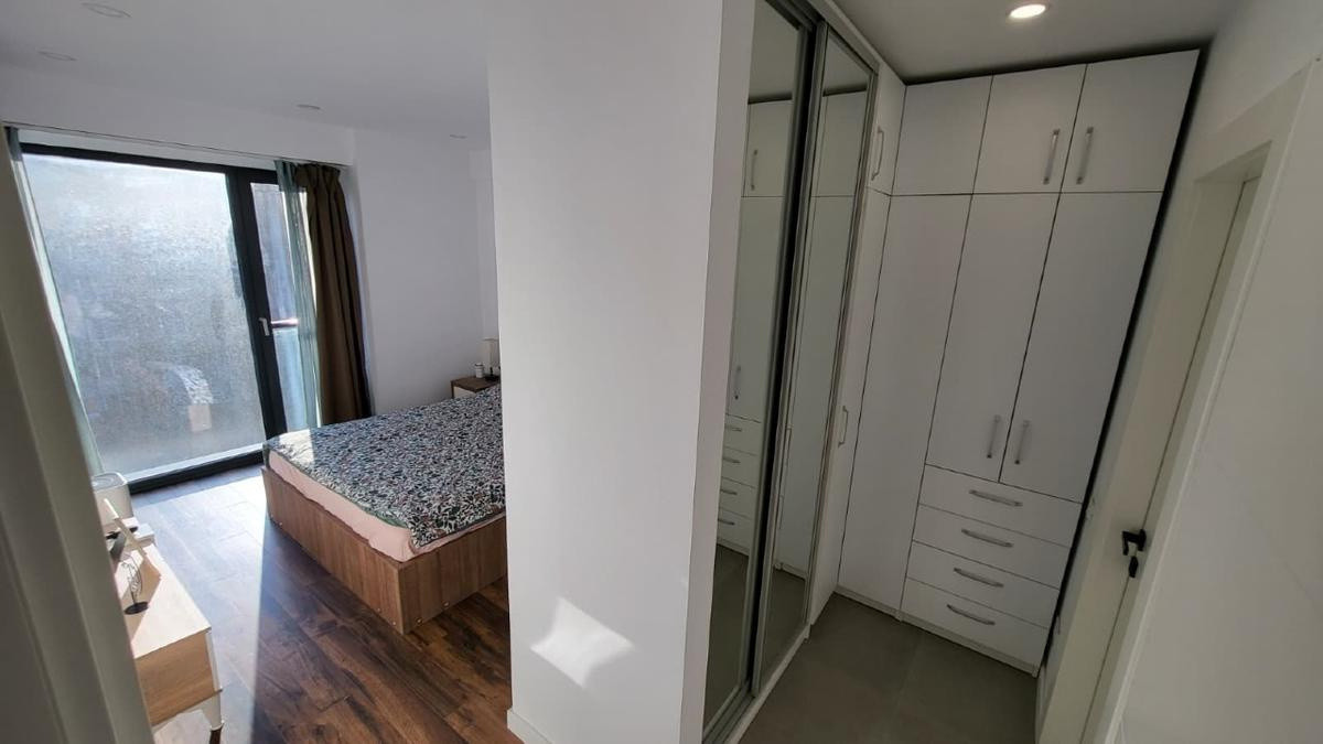 Vanzare apartament 3 camere zona Banu Manta