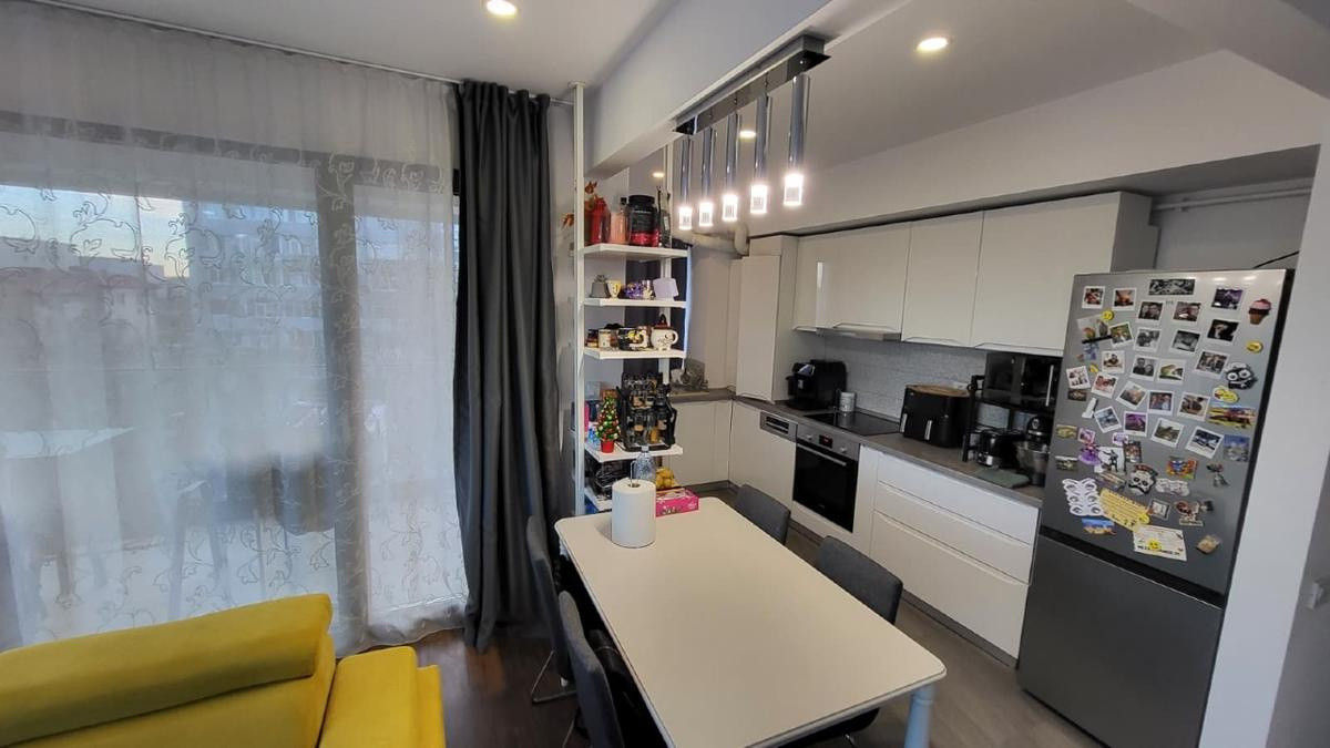 Vanzare apartament 3 camere zona Banu Manta