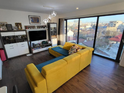 Vanzare apartament 3 camere zona Banu Manta