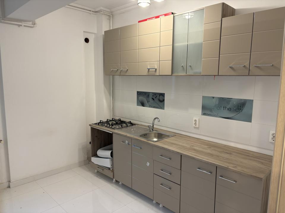 Vanzare apartament spatios de 3 camere, zona Jiului
