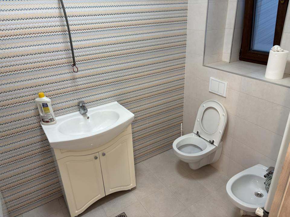 Vanzare apartament spatios de 3 camere, zona Jiului