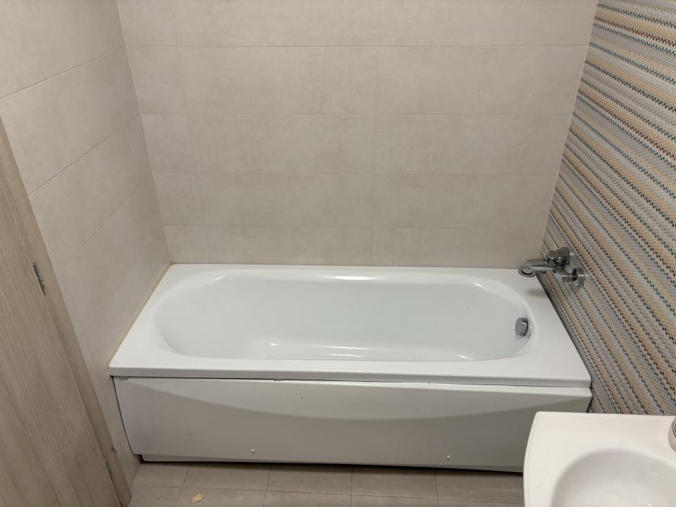 Vanzare apartament spatios de 3 camere, zona Jiului