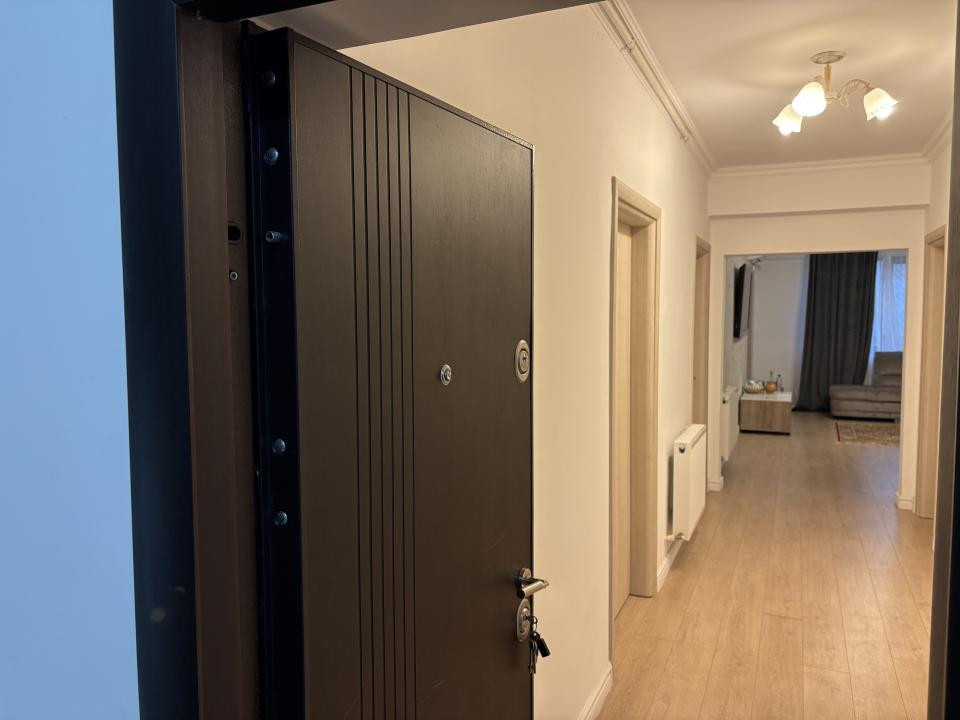 Vanzare apartament spatios de 3 camere, zona Jiului