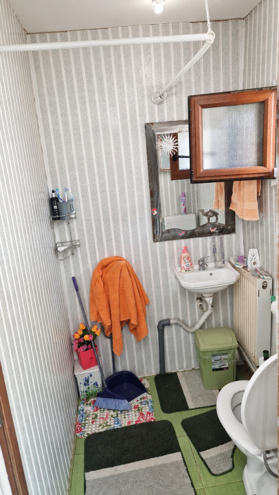 Casă 4 camere  3 dormitoare in zona București Noi -Singur în curte