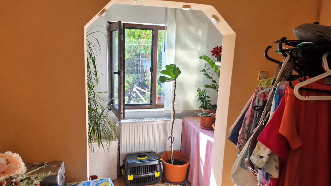 Casă 4 camere  3 dormitoare in zona București Noi -Singur în curte