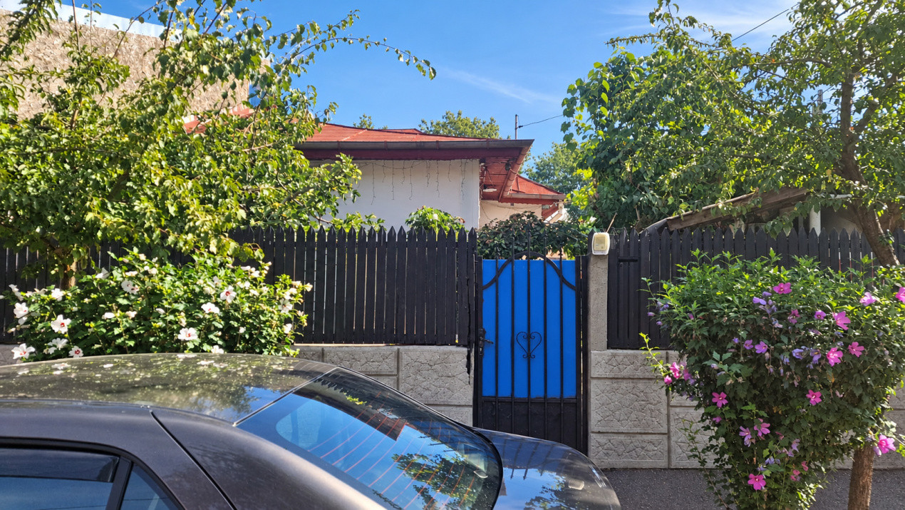 Casă 4 camere  3 dormitoare in zona București Noi -Singur în curte