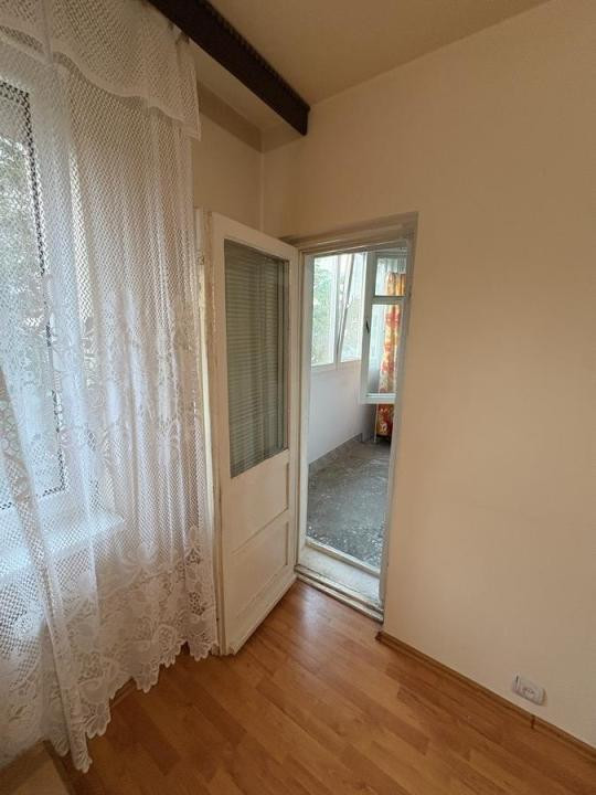    Vanzare apartament 2 camere Crangasi