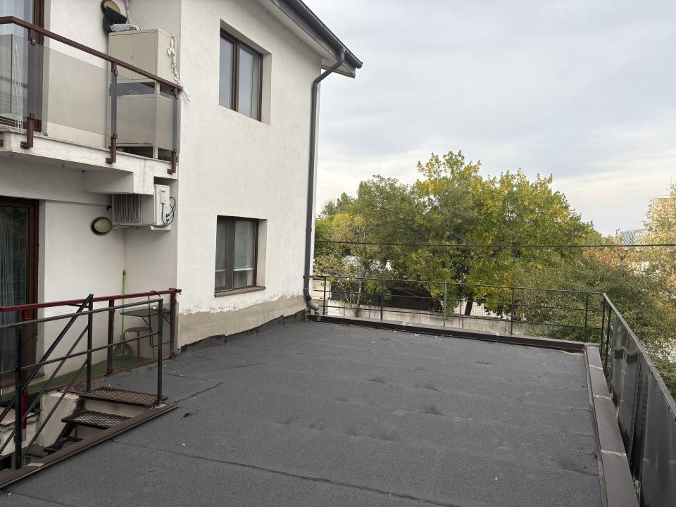 Casă cu 3 camere recent renovată, zona Damaroaia, Bucurestii Noi