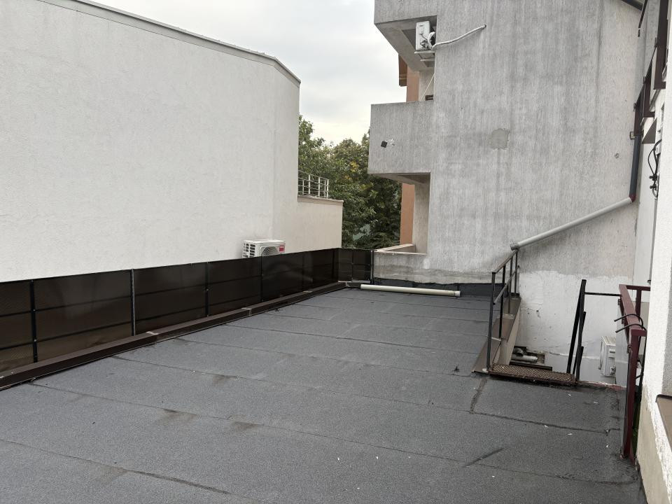 Casă cu 3 camere recent renovată, zona Damaroaia, Bucurestii Noi