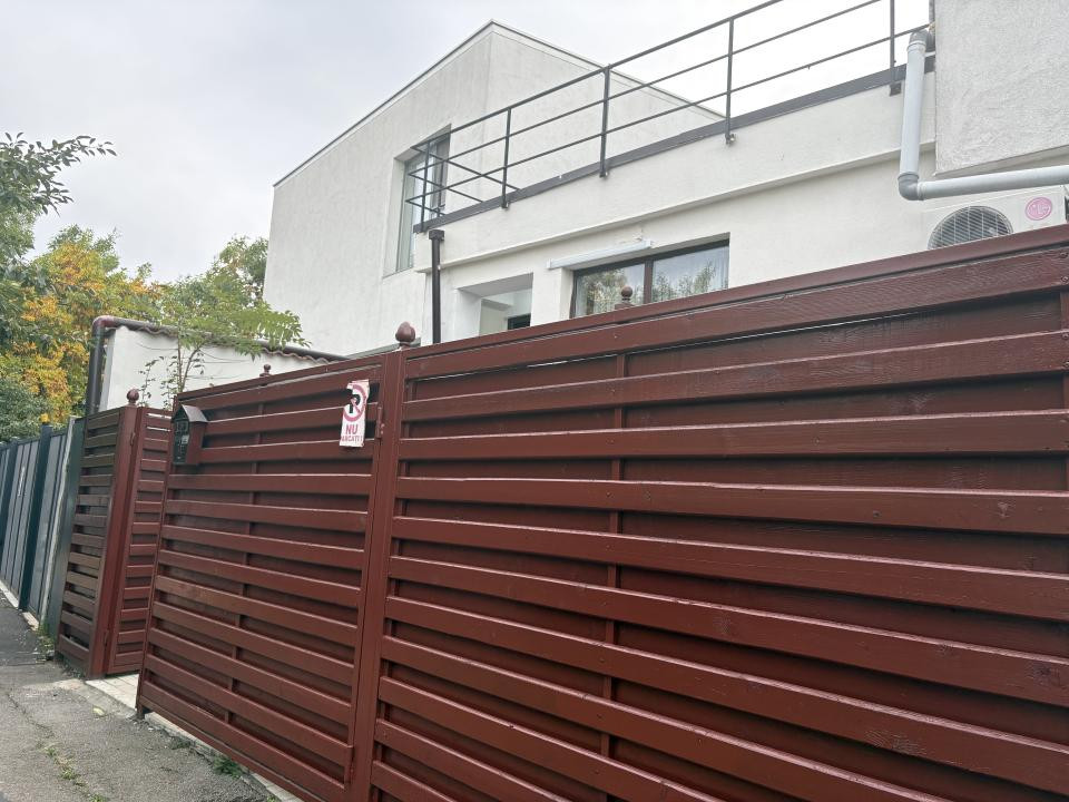 Casă cu 3 camere recent renovată, zona Damaroaia, Bucurestii Noi