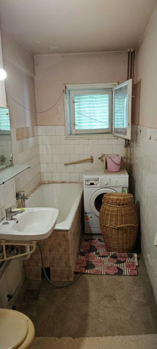 Vanzare apartament 3 camere Ion Mihalache Piata 1 Mai