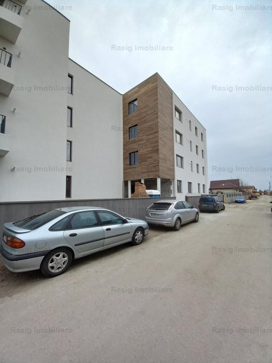 3 camere cu 2 balcoane si curte proprie ! Comision 0%