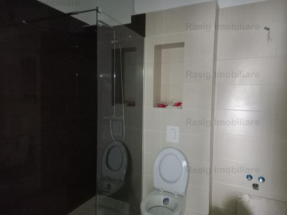 3 camere cu 2 balcoane si curte proprie ! Comision 0%