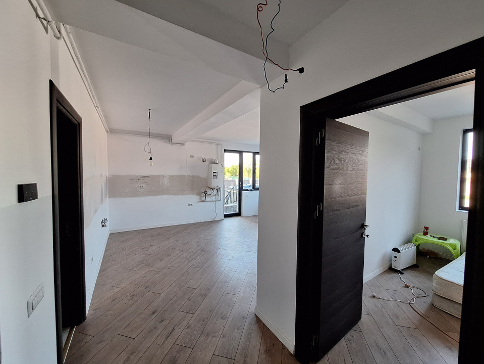Ultimul apartament la  parter , 2 camere, curte privata ,negociabil