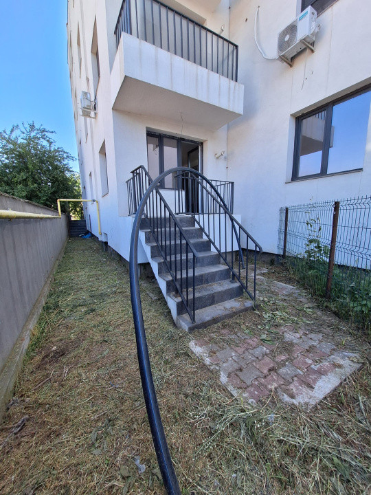 Ultimul apartament la  parter , 2 camere, curte privata ,negociabil