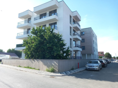 Ultimul apartament la  parter , 2 camere, curte privata ,negociabil