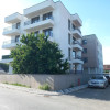 Ultimul apartament la  parter , 2 camere, curte privata ,negociabil