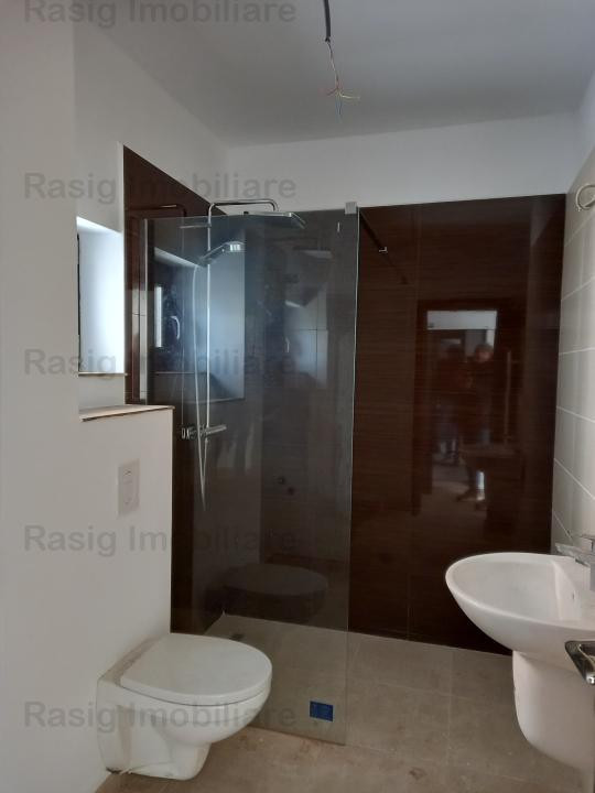  3 camere parter cu balcon si gradina ! 