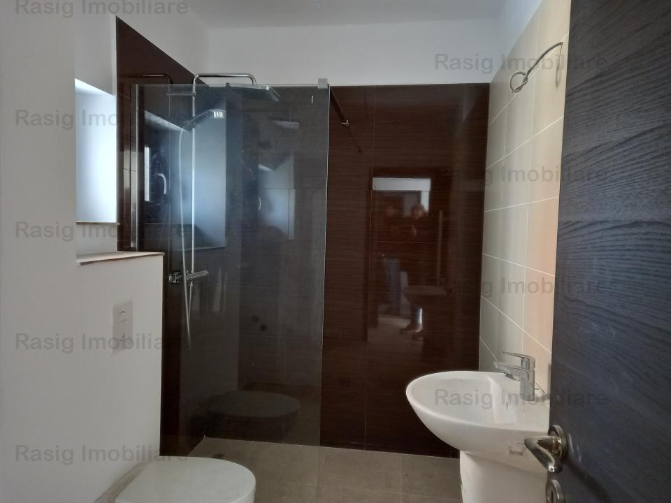  3 camere parter cu balcon si gradina ! 
