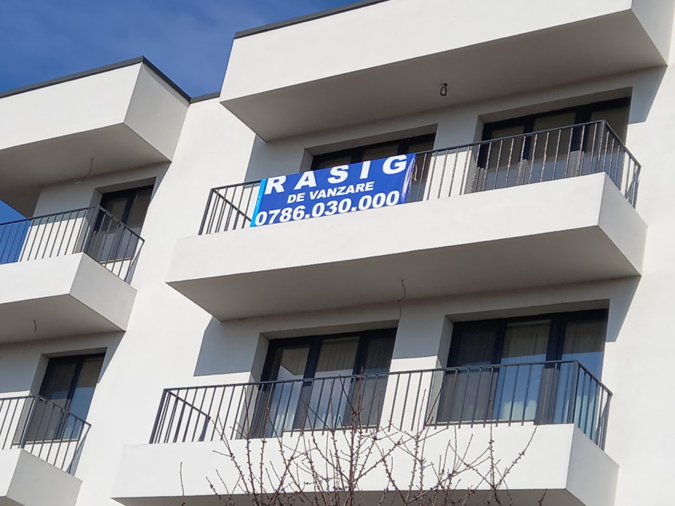 Apartament 3 camere , etaj 3 , vedere pe trei laturi