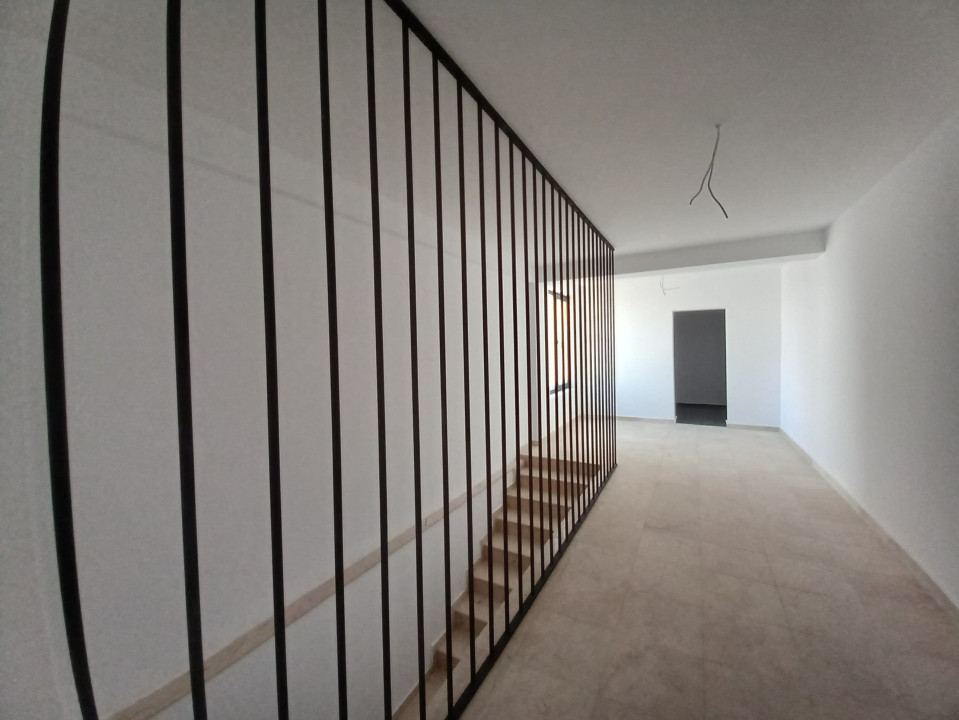 Apartament 3 camere , etaj 3 , vedere pe trei laturi