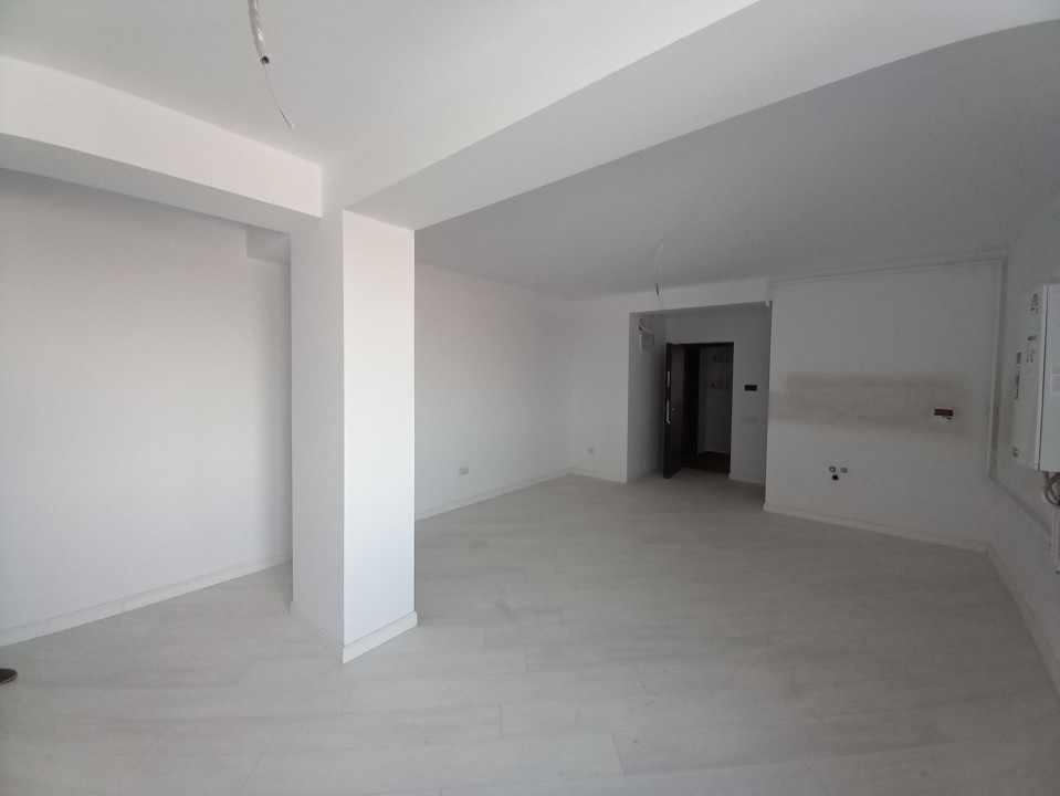 Apartament 3 camere , etaj 3 , vedere pe trei laturi