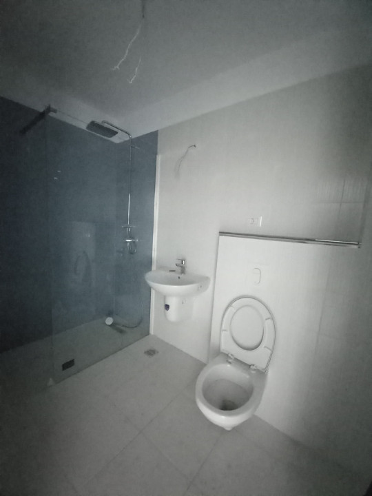 Apartament 3 camere , etaj 3 , vedere pe trei laturi