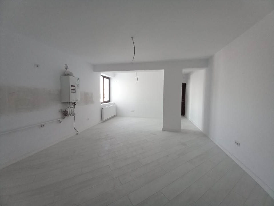 Apartament 3 camere , etaj 3 , vedere pe trei laturi