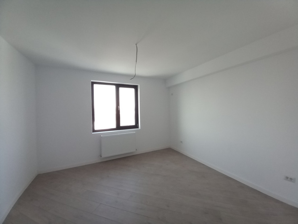 Apartament 3 camere , etaj 3 , vedere pe trei laturi