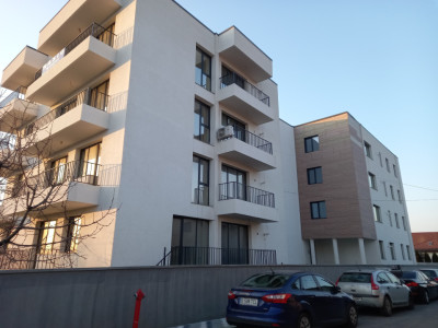 Apartament 3 camere , etaj 3 , vedere pe trei laturi