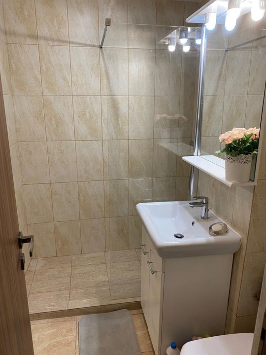 Vanzare apartament 3 camere Ion Mihalache Piata 1 Mai